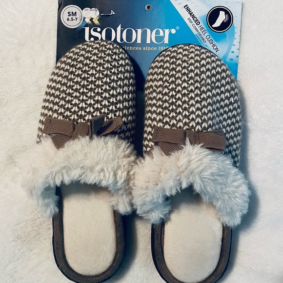 Isotoner Slippers With Enhanced Heel Cushion - Picture 3 of 8